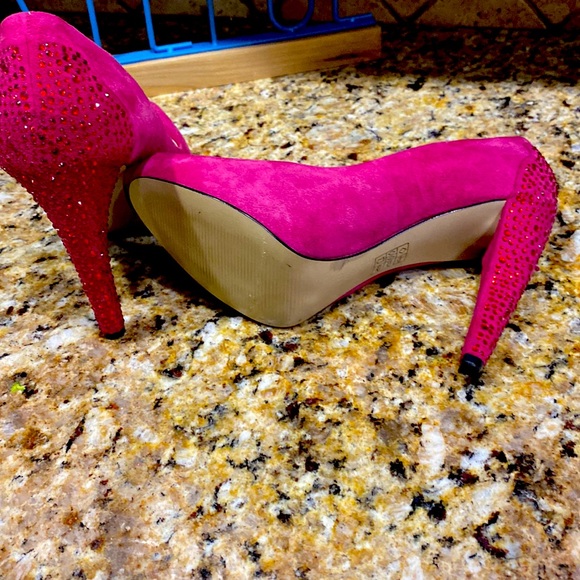 Pink Nine West suede heels - Picture 3 of 3
